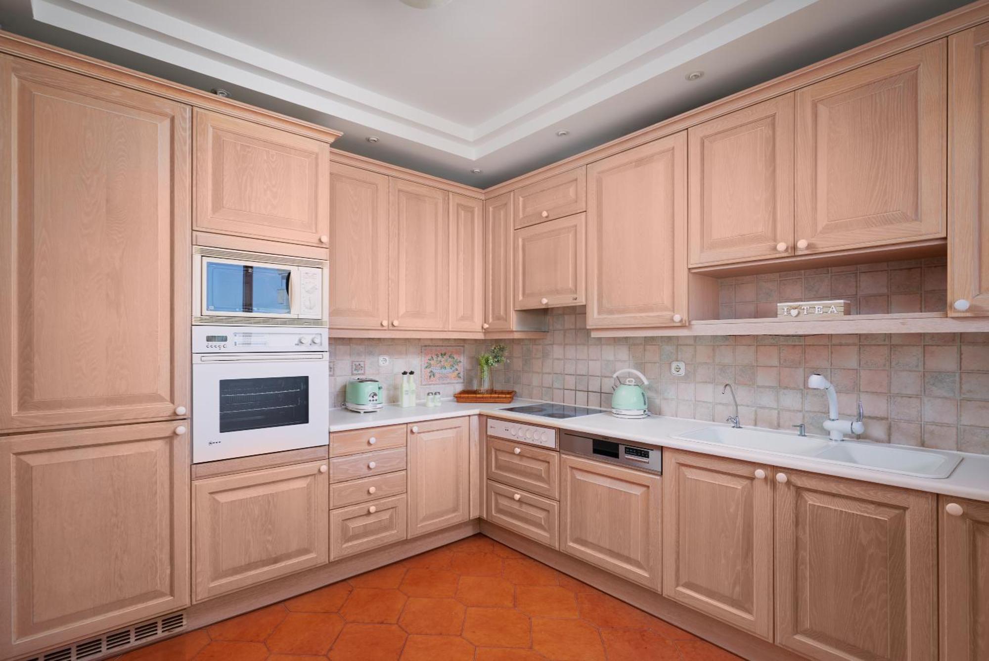 Elegant Family With Free Private Parking Apartment