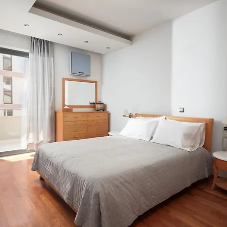 Elegant Family Apartment With Free Private Parking Heraklion  Exterior photo