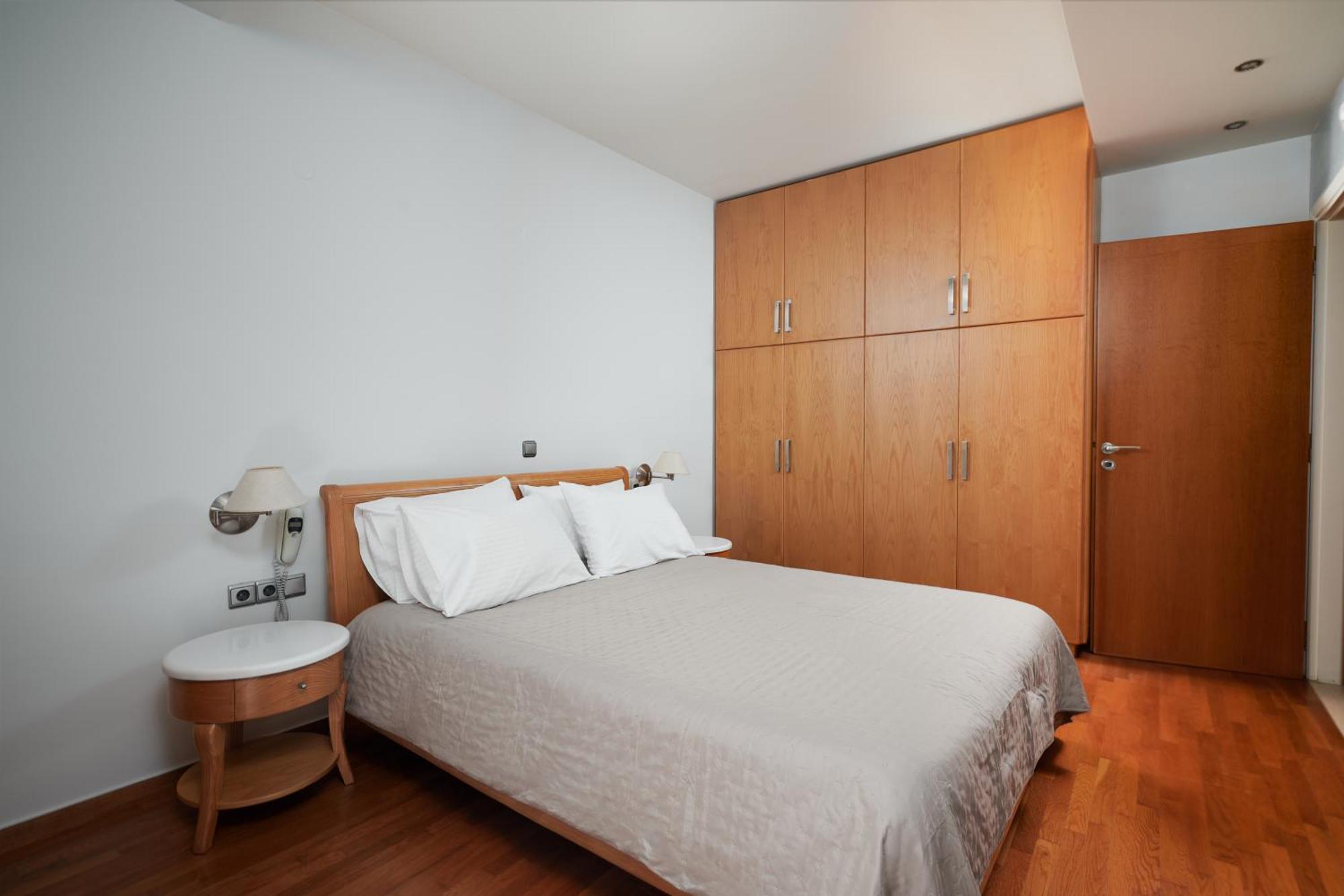 Elegant Family With Free Private Parking Apartment